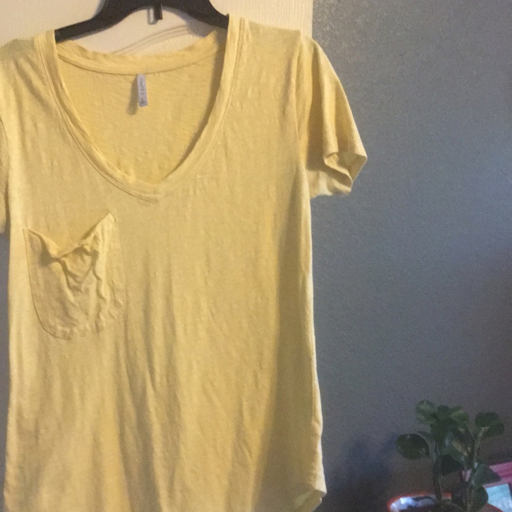Lot of 2 Z Supply tshirt